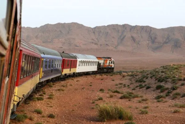 Rijdende trein door Marokko
