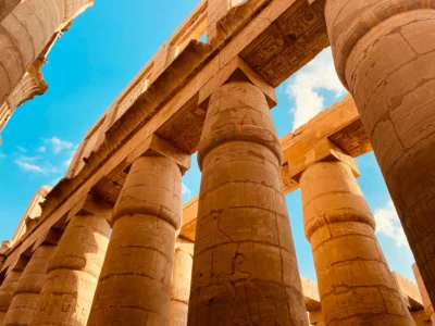 Zuilen van Karnaktempel in Luxor, Egypte