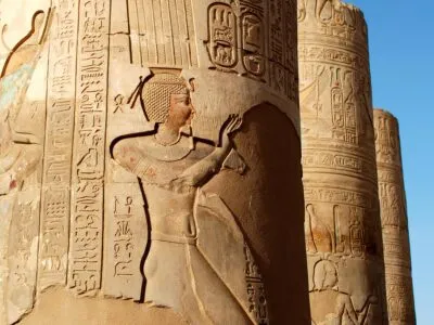 Zuil met hiërogliefen van een tempel uit Egypte