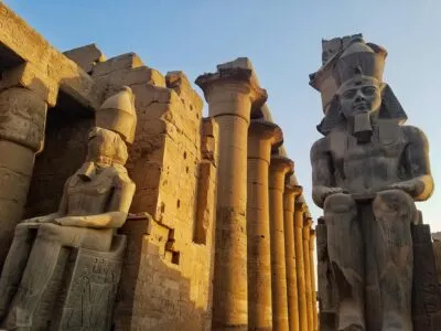 Zuilen van de Luxor tempel in Egypte