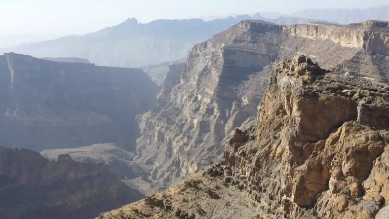 Oman Jebel rotswanden