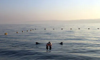 Drijven op de Dode zee Jordanië