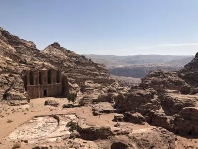 Het klooster vanaf het uitzichtpunt Petra Jordanië