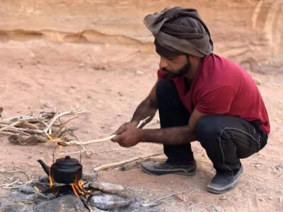 Wadi Rum gids maakt thee