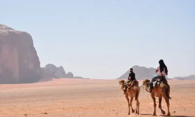 Kameel rijden door de Wadi Rum Jordanië