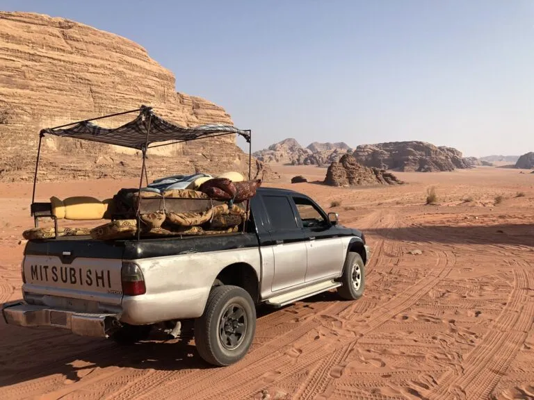Wadi Rum Woestijn Jeep