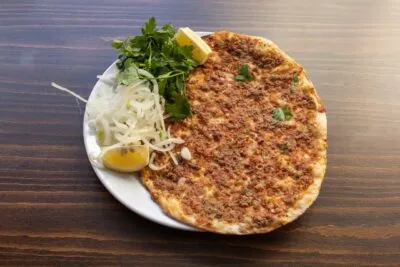 Lahmacun Turks gerecht