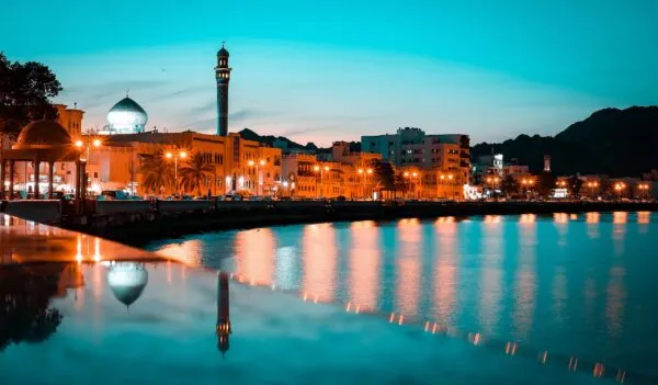 Muscat met lampen aan