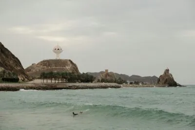 Riyam censer op de heuvel in Oman Muscat