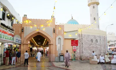 De entree van Muttrah Souq in Oman