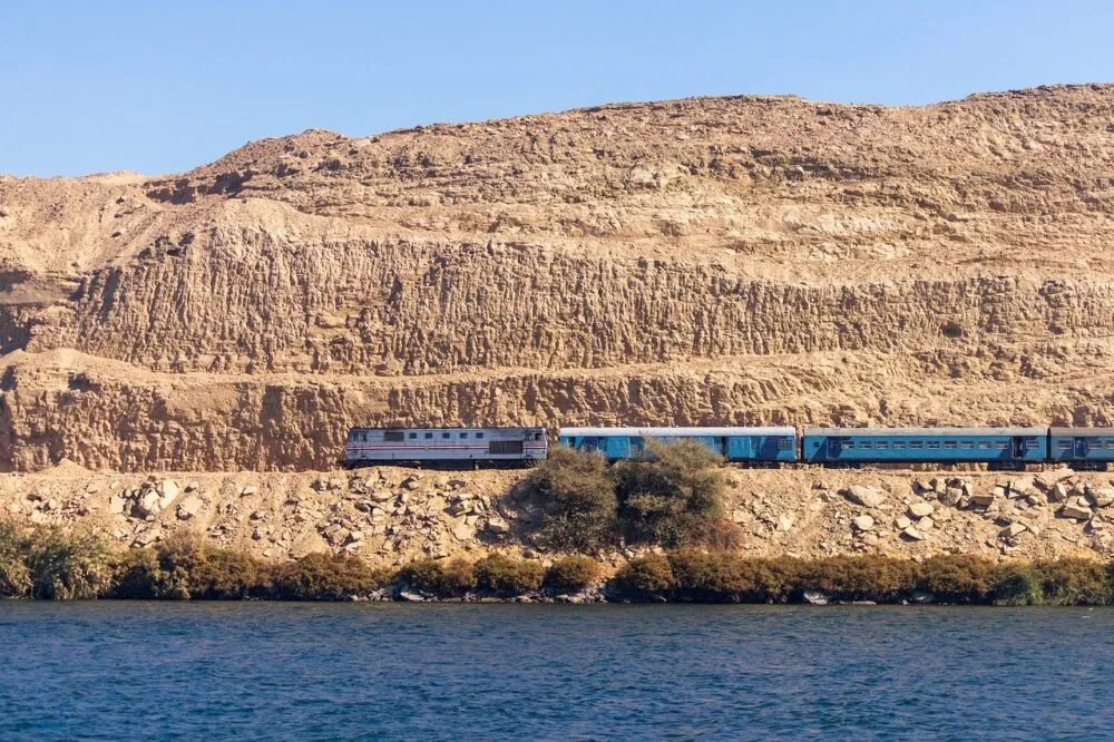 Trein rijdend door Egypte