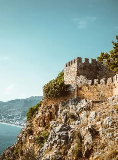 Kasteel op een berg in Alanya Turkije