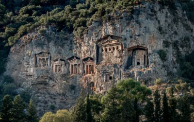 Turkije Dalyan tempels in de rotsen