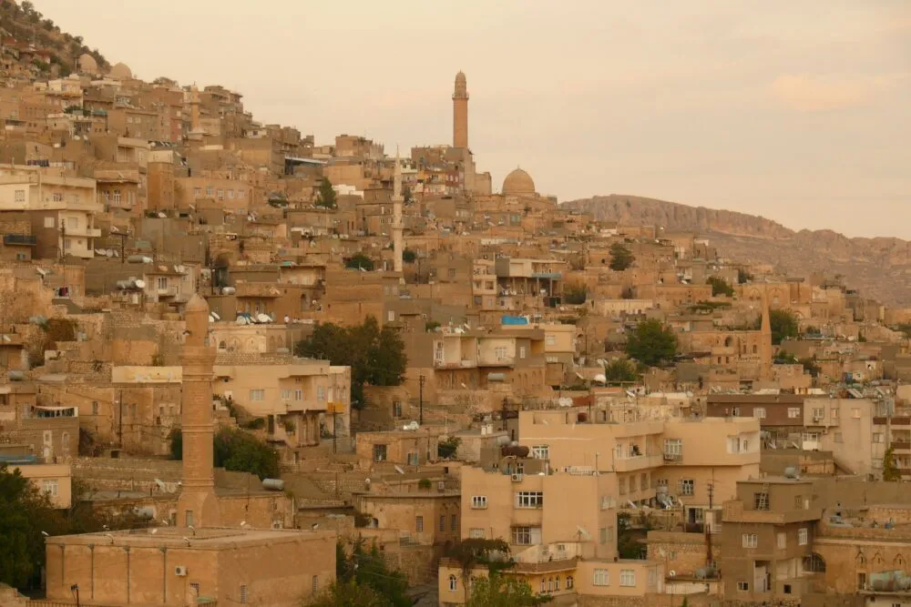 Turkije Mardin gebouwen op en berg