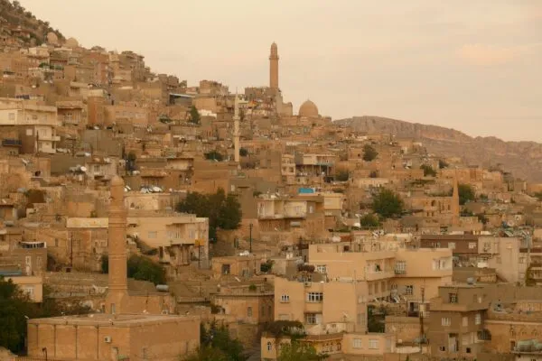 Turkije Mardin gebouwen op en berg