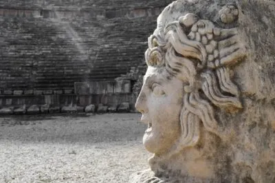 Myra amfitheater standbeeld in Turkije