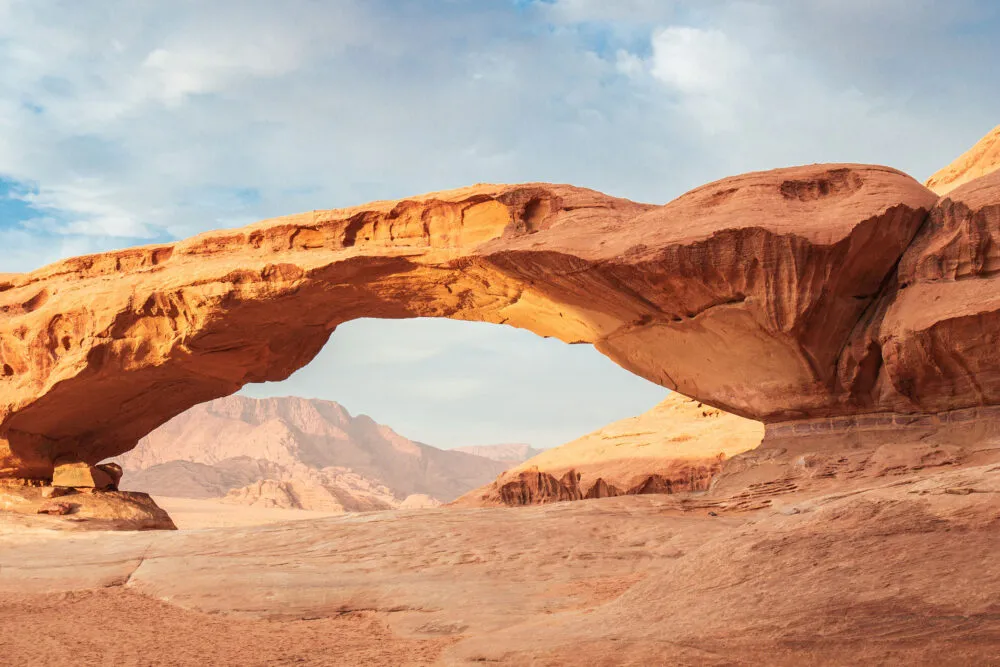 Gebogen rots in de Wadi Rum