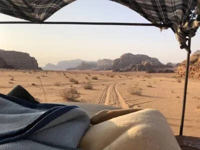 Uitzicht vanuit de Jeep in de Wadi Woestijn