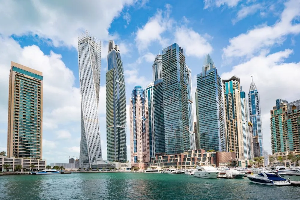 Een deel van de skyline van Dubai met water