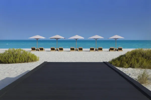 Abu Dhabi strand met bedjes