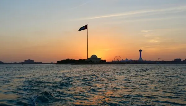 Zonsondergang Abu Dhabi met water