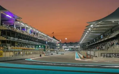 Formule 1 in de avond Abu Dhabi