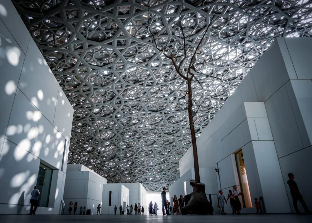 Binnenkant van het Louvre Abu Dhabi