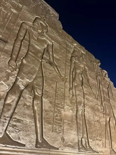 Hiërogliefen op een muur in Egypte