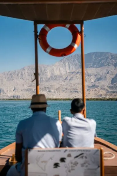 Boot met twee mannen in Ras al-Khaimah