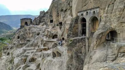 De grotstad Vardzia in Georgië