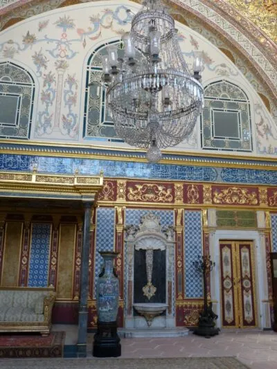 De binnenkant van het Topkapi Paleis in Istanboel