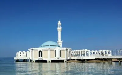 Moskee in het water Saoedi-Arabië