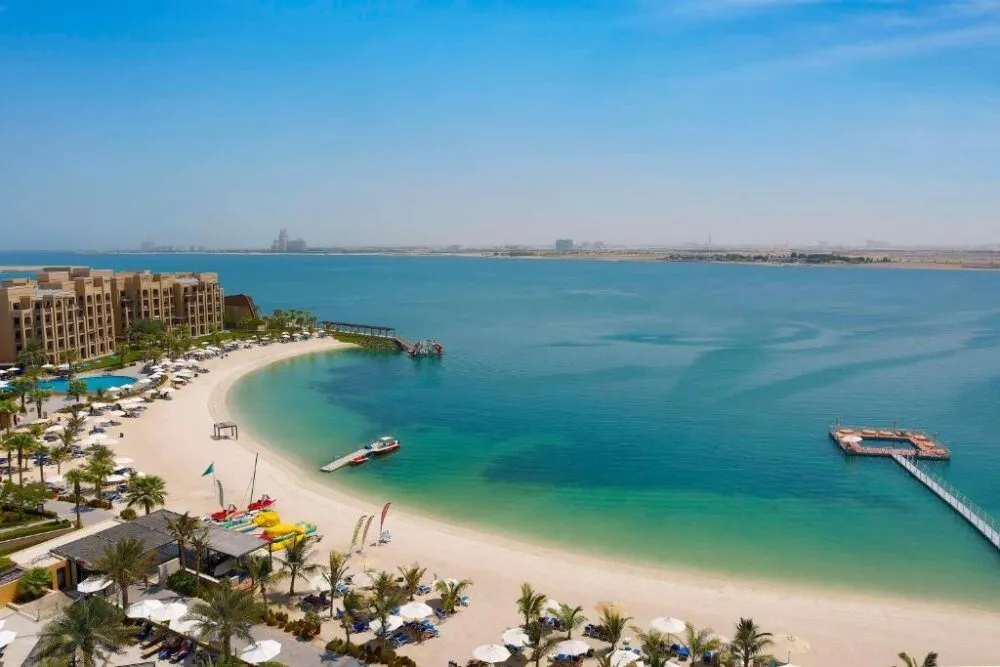 Ras Al Khaimah strand en zee
