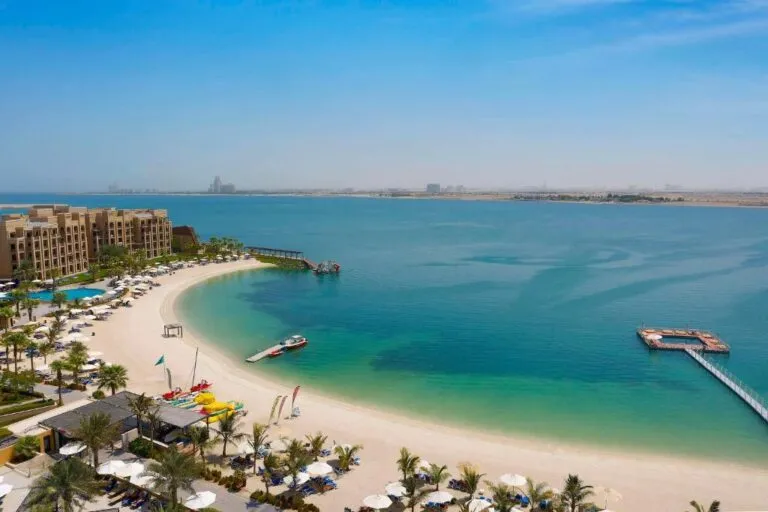 Ras Al Khaimah strand en zee