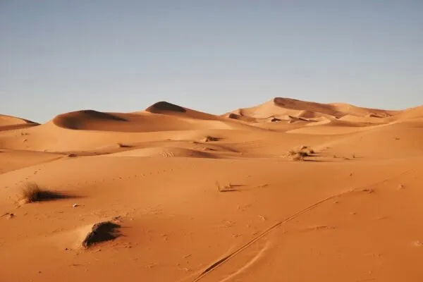 Een lege woestijn in Ras al-Khaimah