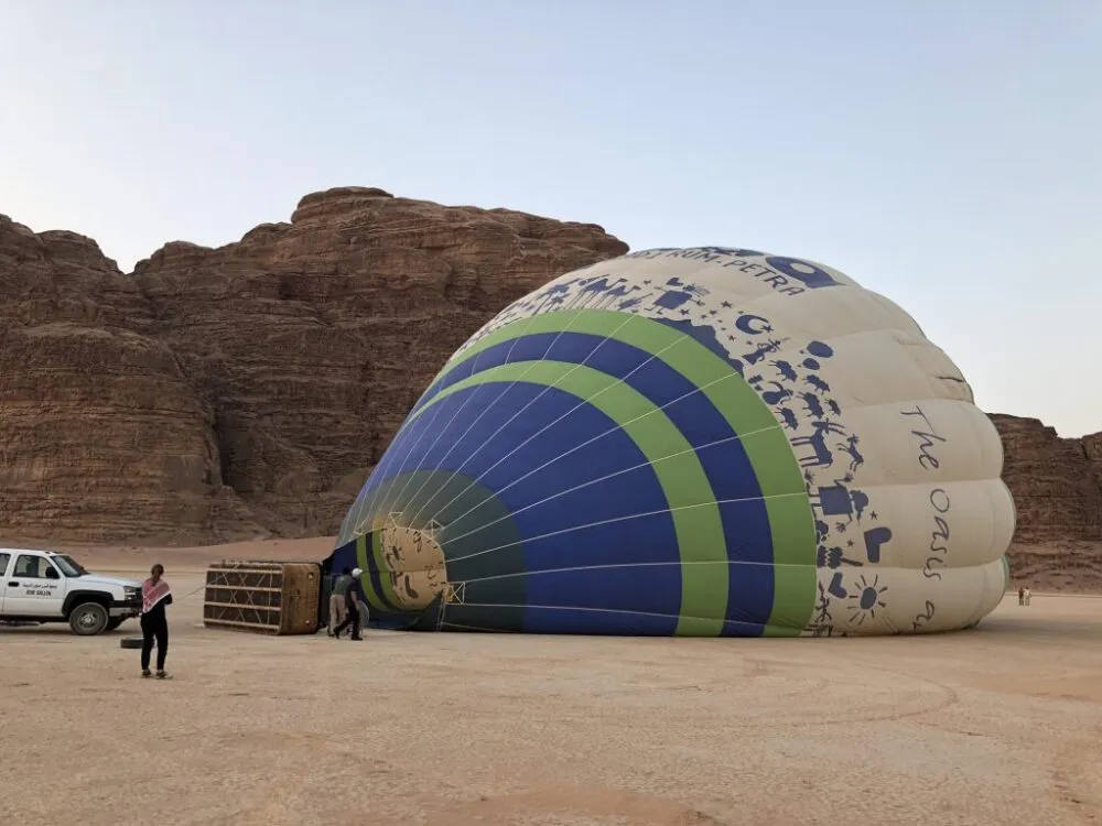 Wadi Rum ballonvaart die op de grond ligt