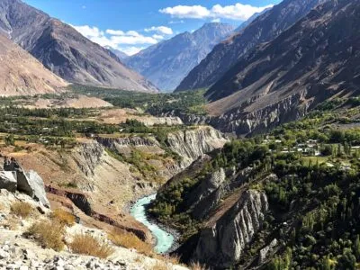 Pakistan Gilgit Riviertje Tussen Bergen