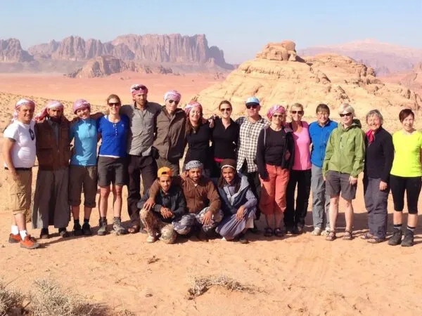 Wandelen in de Wadi Rum, Jordanië