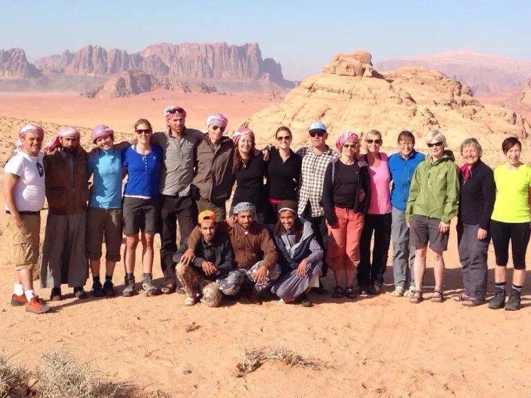 Wandelen in de Wadi Rum, Jordanië